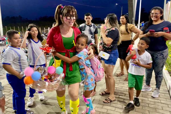 Esperantina celebra Mundo Encantado com entrega de brinquedos e atividades