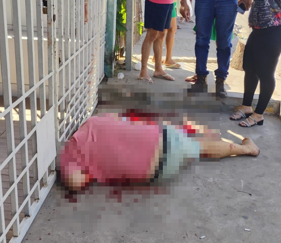 Homem é morto a facadas em frente a comércio na zona Leste de Teresina