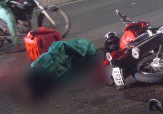 Colisão entre moto e caçamba mata entregador de 20 anos em Teresina
