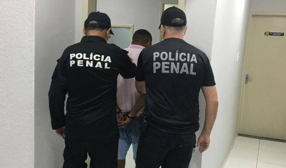 Motorista de app é preso levando droga e celulares para presídio no Piauí
