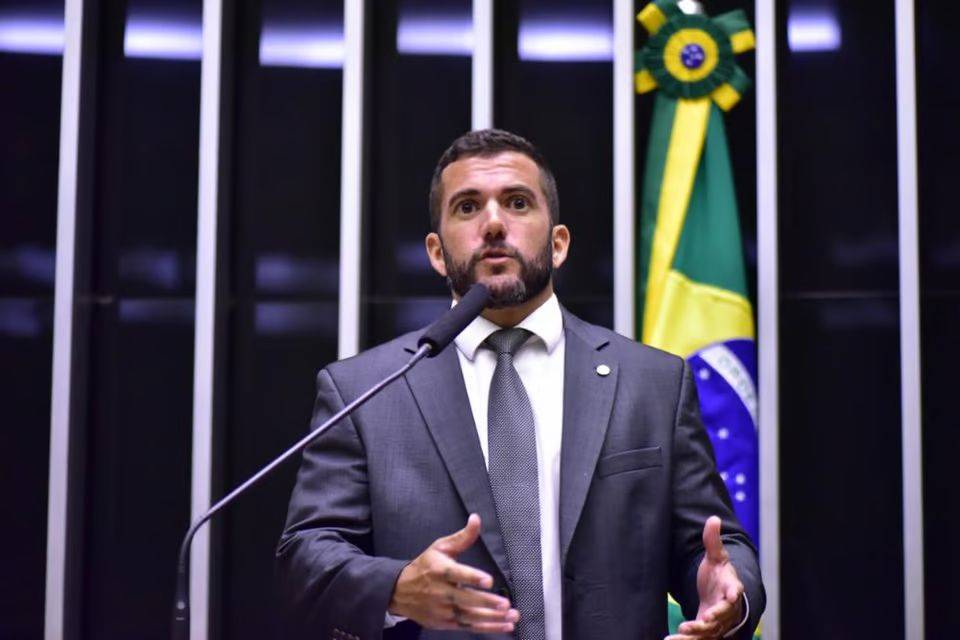 Deputado Carlos Jordy é Alvo Da Pf Suspeito De Ligação Com Atos