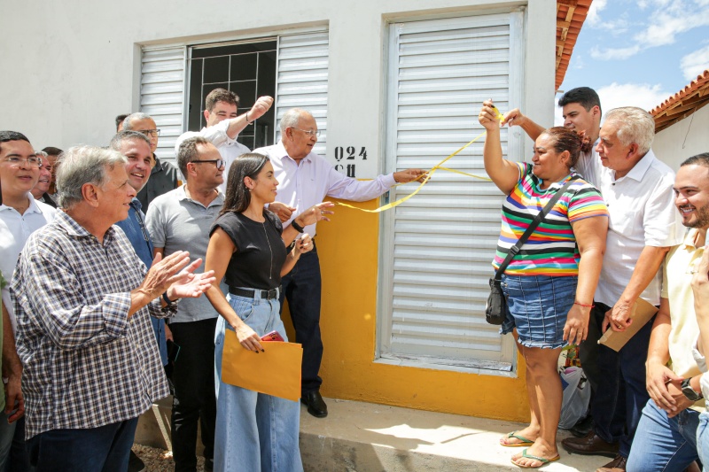 Prefeitura de Teresina entrega casas para famílias que foram atingidas pelas chuvas