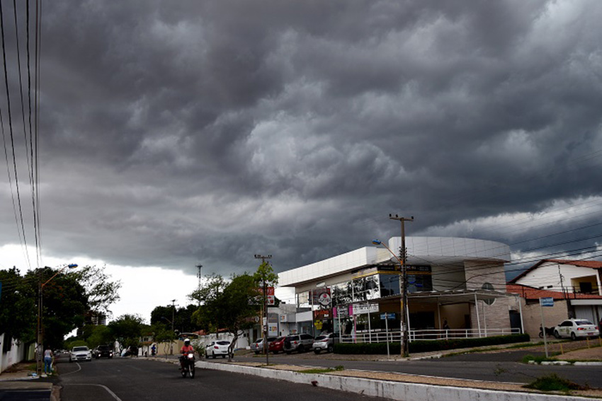 INMET emite alerta de chuvas intensas e ventos de até 60 km no Piauí