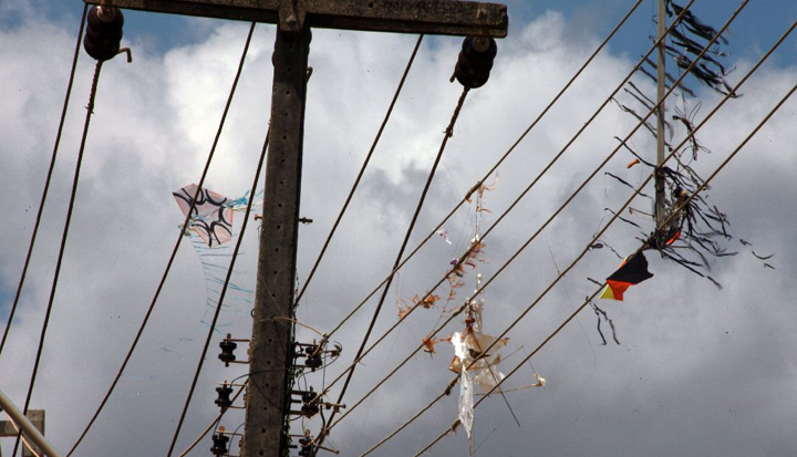 Aumento na prática de soltar pipas no Piauí resulta em crescente falta de energia