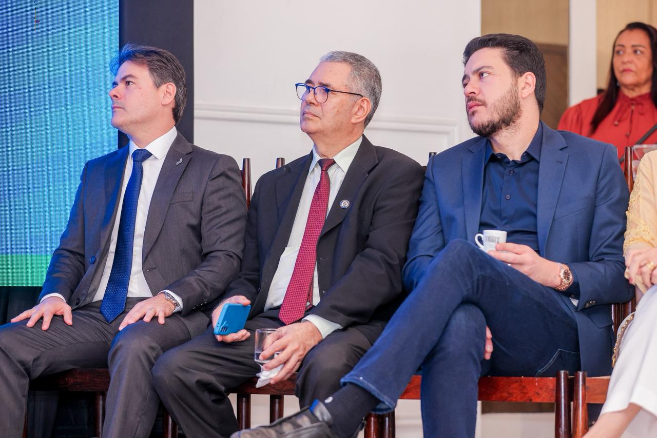 Governo empossa novos secretários de Saúde e Segurança Pública