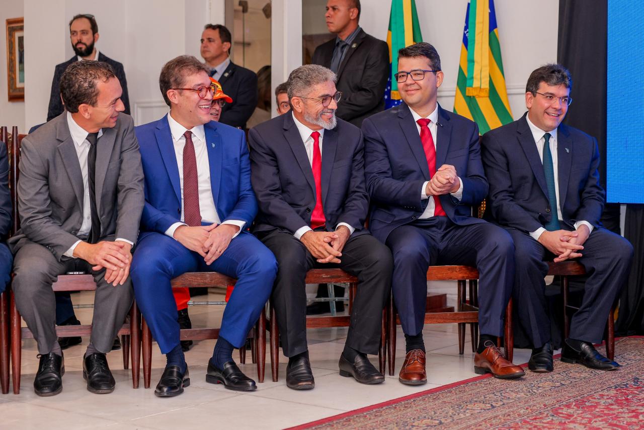 Governo empossa novos secretários de Saúde e Segurança Pública