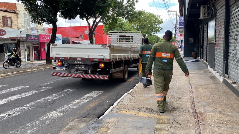PMT notifica estabelecimentos por uso irregular das calçadas