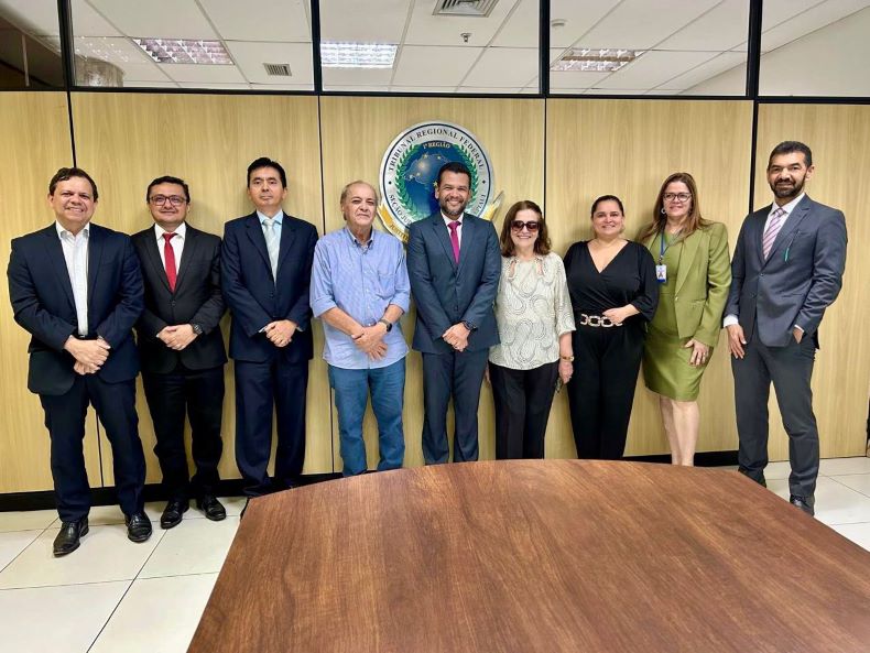 Sílvio Mendes anunciou a reativação da biblioteca virtual no Centro de Teresina