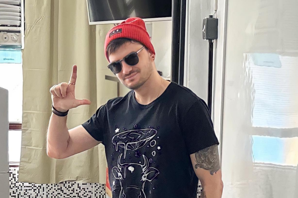 Youtuber Felipe Neto anuncia candidatura à presidência