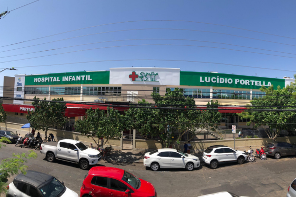 Padrato denuncia falta de material para cirurgia de enteada em Hospital Infantil de Teresina