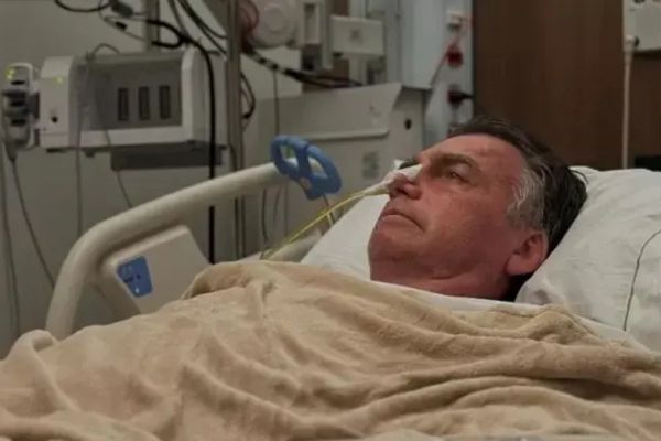 Bolsonaro apresenta piora clínica e permanece internado na UTI