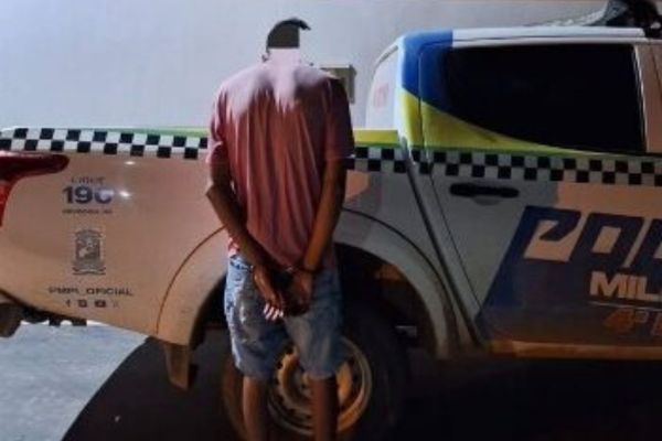 Jovem é preso por bater em companheira de 15 anos que teve bebê há um mês