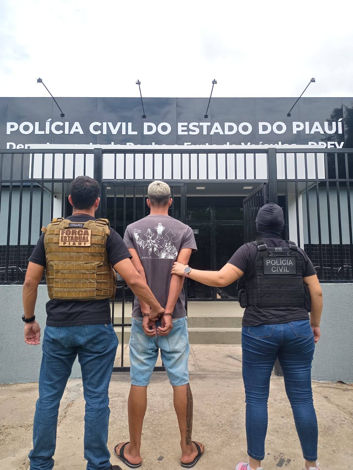 Polícia Civil prende suspeitos de roubo de veículos ocorridos em Teresina e em Altos