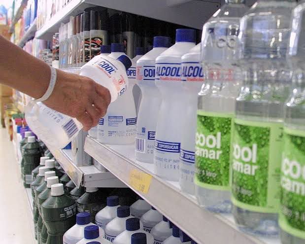 Anvisa proíbe comercialização de álcool líquido 70% - Brasil
