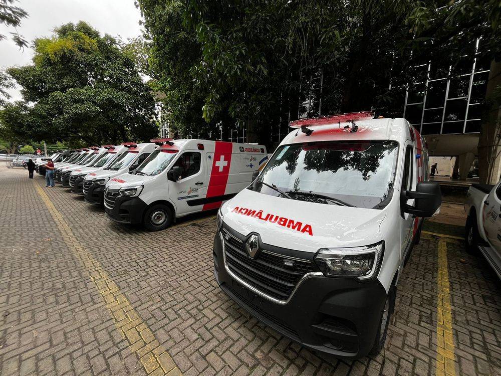 Governo entrega 10 novas ambulâncias para hospitais no Piauí