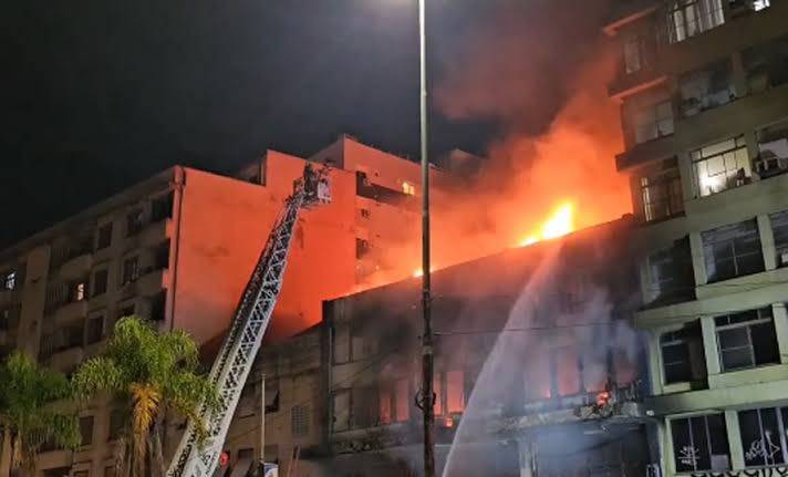 Incêndio em pousada de Porto Alegre deixa 10 mortos e 11 feridos