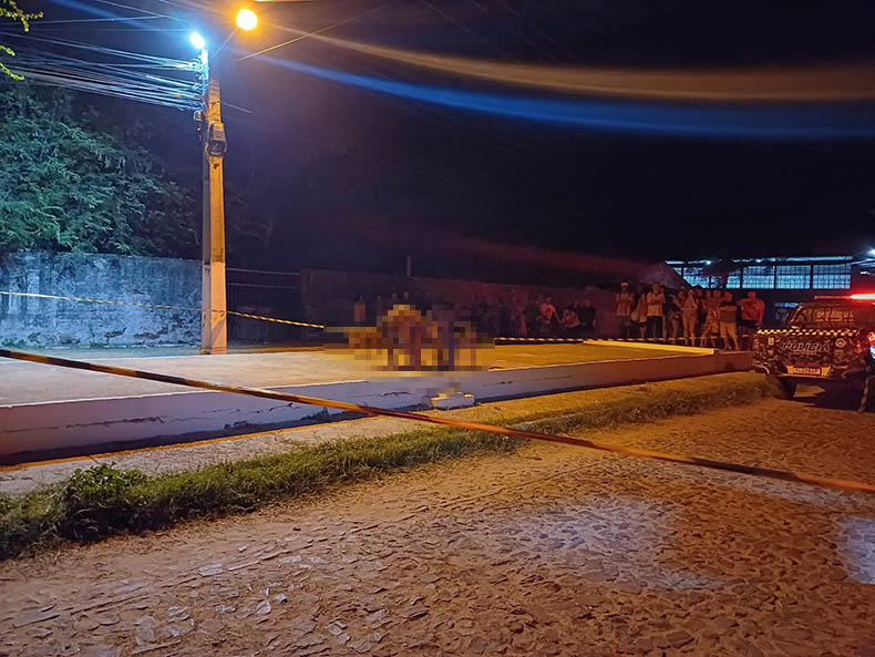 Mulher é assassinada a tiros perto de sua residência em Parnaíba