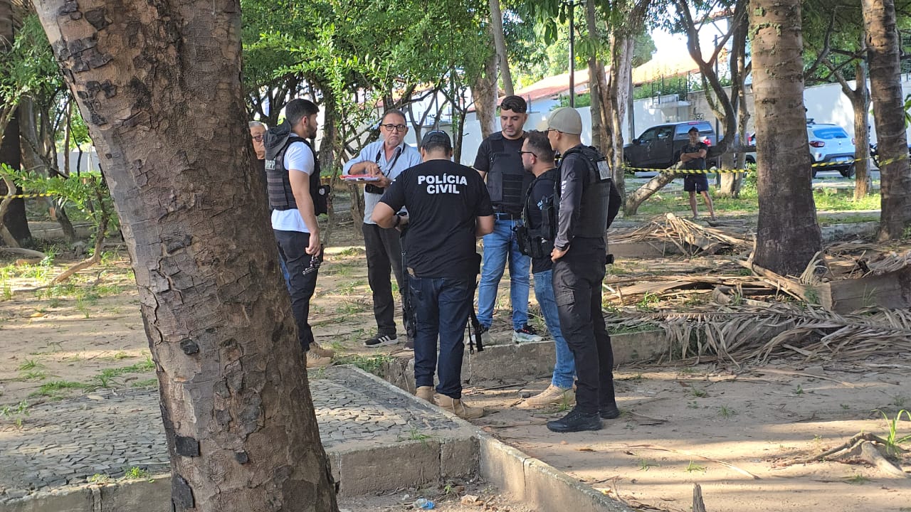 Corpo de jovem é encontrado próximo a delegacia na zona Leste