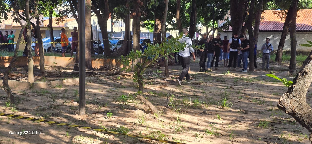 Corpo de jovem é encontrado próximo a delegacia na zona Leste