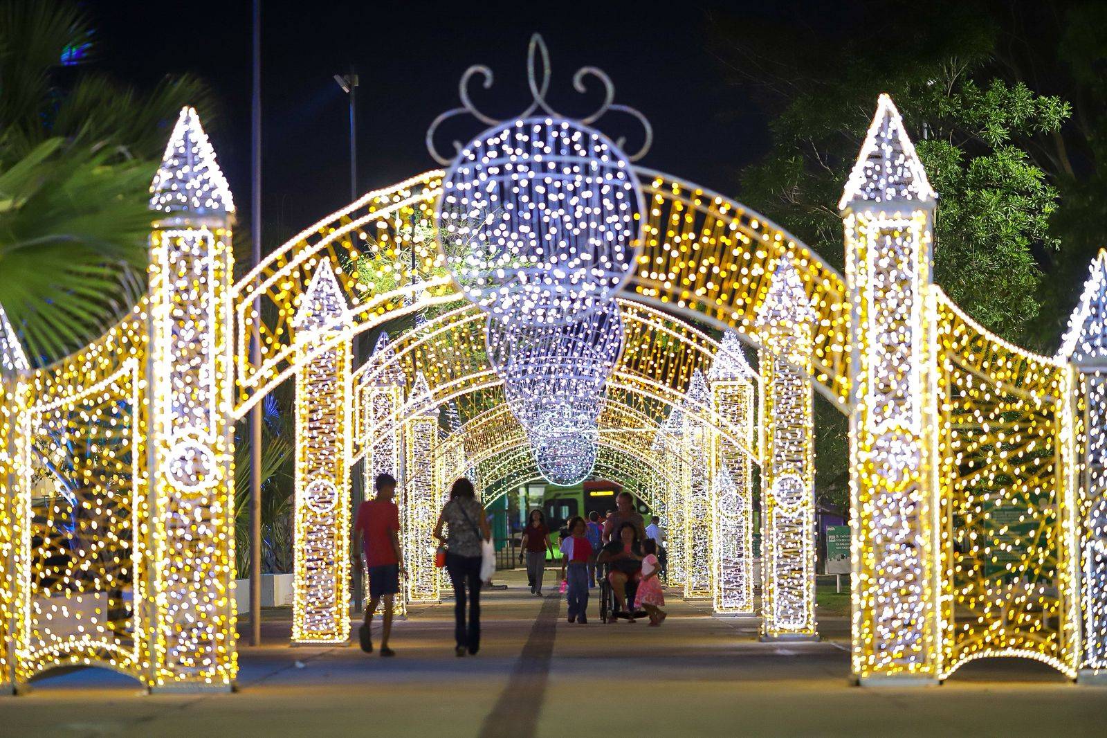 Silvio Mendes acende iluminação natalina e destaca mensagem de esperança em Teresina