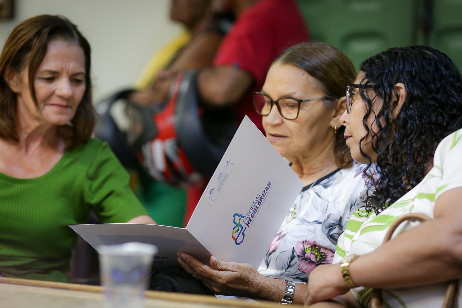 Prefeitura de Teresina entrega registros de imóveis a moradores do Residencial Primavera
