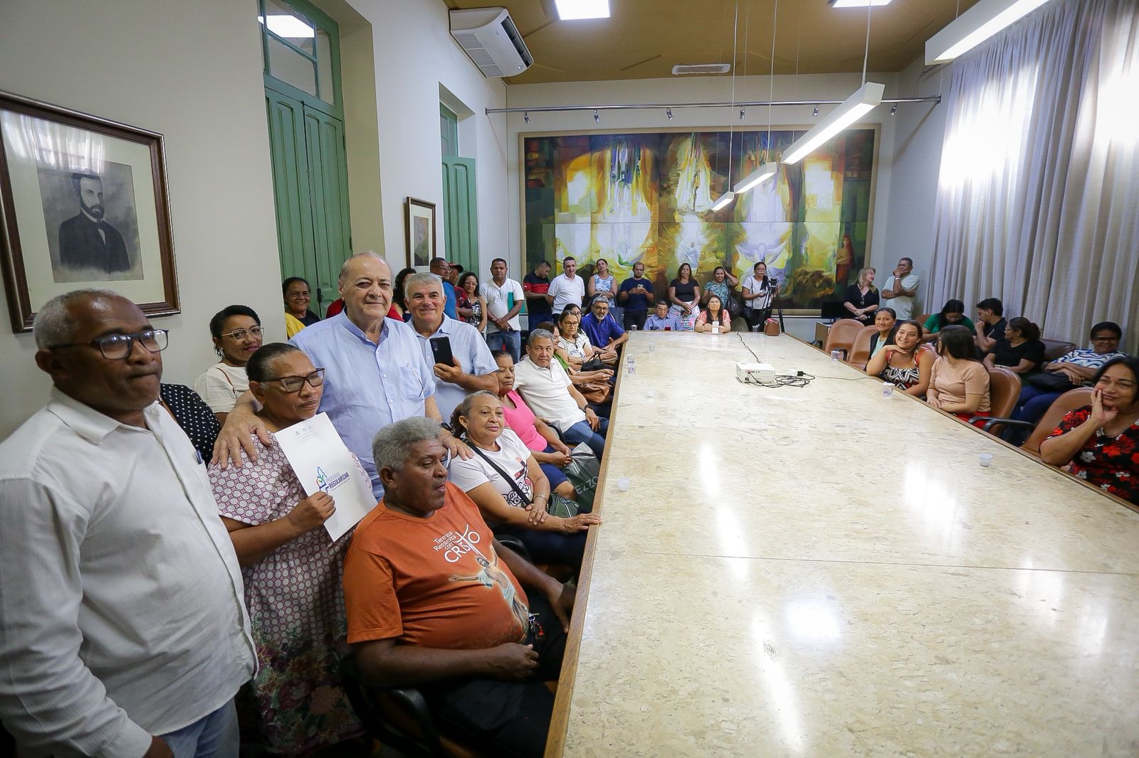 Prefeitura de Teresina entrega registros de imóveis a moradores do Residencial Primavera