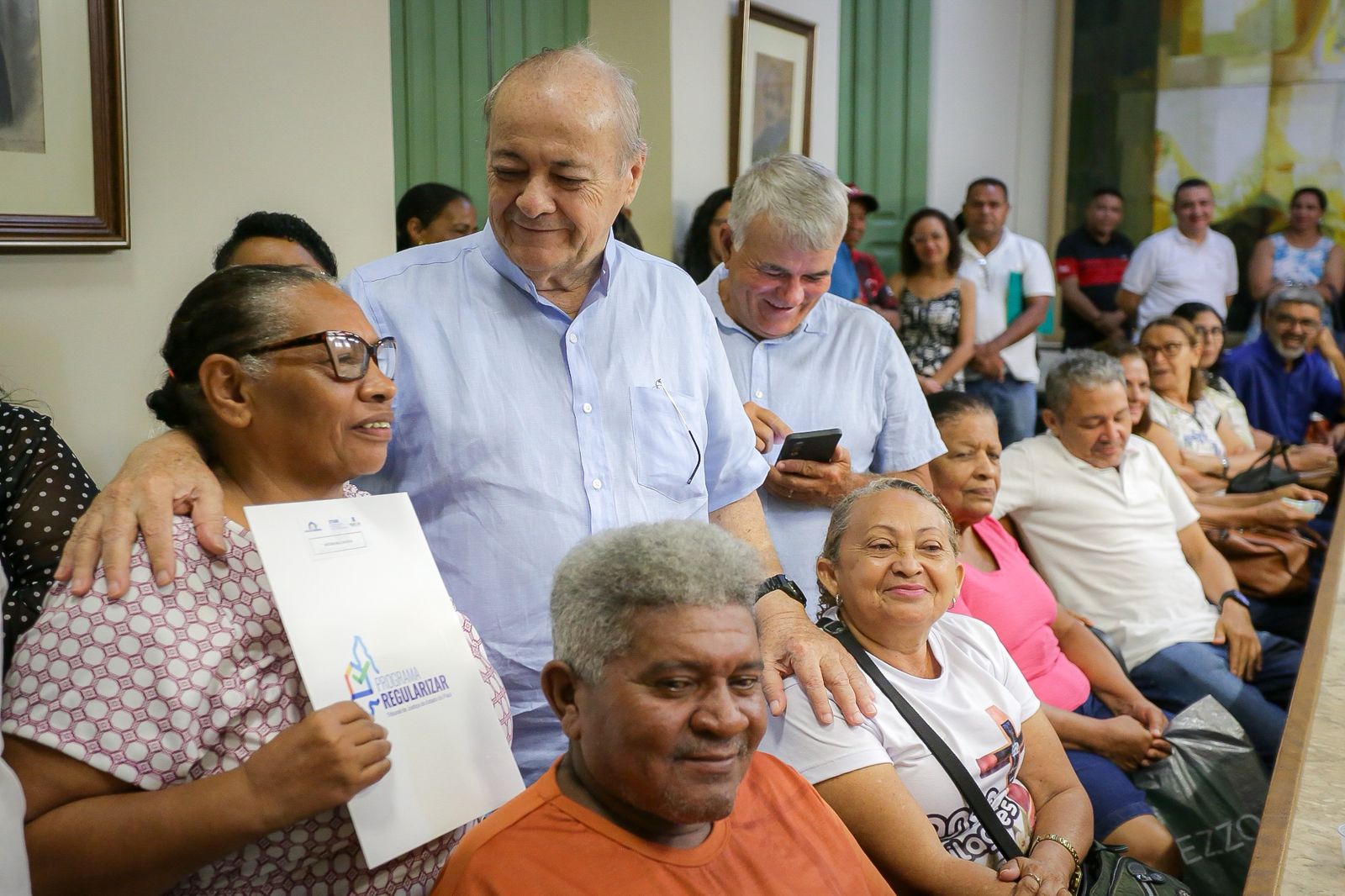 Prefeitura de Teresina entrega registros de imóveis a moradores do Residencial Primavera