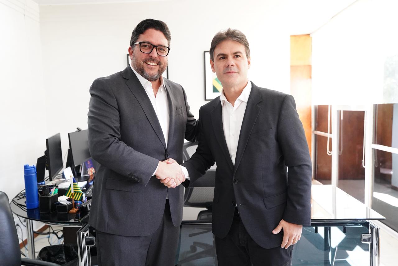 Severo Eulálio participa de reunião na Sead para tratar do programa Casa Legal