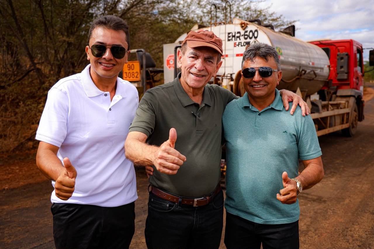 Marcelo Castro visita obras de recuperação da PI-379 em Picos