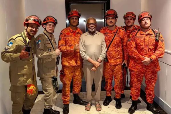 Gilberto Gil fica preso em elevador e é resgatado por bombeiros no Rio de Janeiro