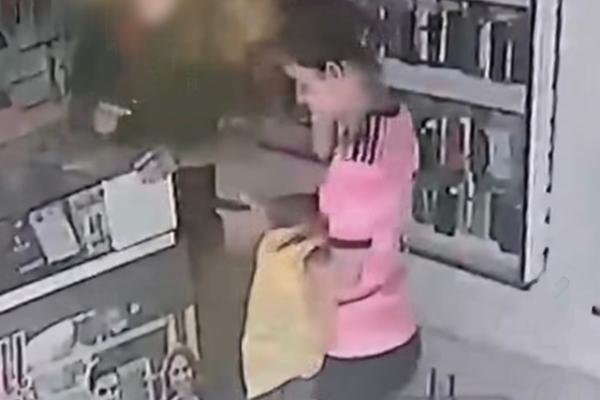 Mulher pede celular fiado, anuncia assalto com facão e foge em Buriti dos Lopes